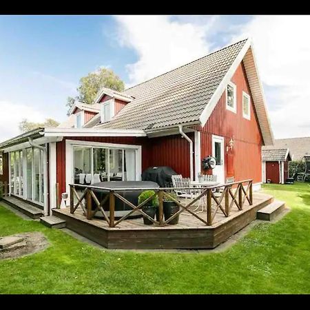 Hus I Lugnt Omrade, 15 Min Fran Oerebro Vila Vintrosa Exterior foto