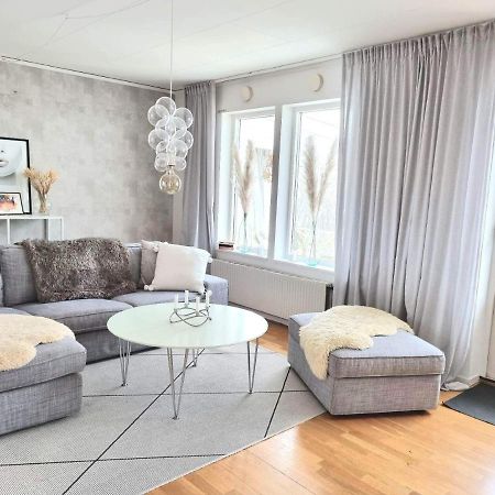 Hus I Lugnt Omrade, 15 Min Fran Oerebro Vila Vintrosa Exterior foto