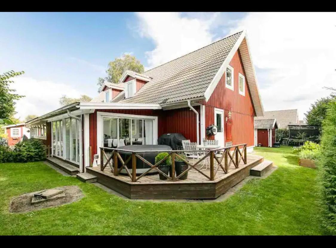 Hus I Lugnt Omrade, 15 Min Fran Oerebro Vila Vintrosa Exterior foto