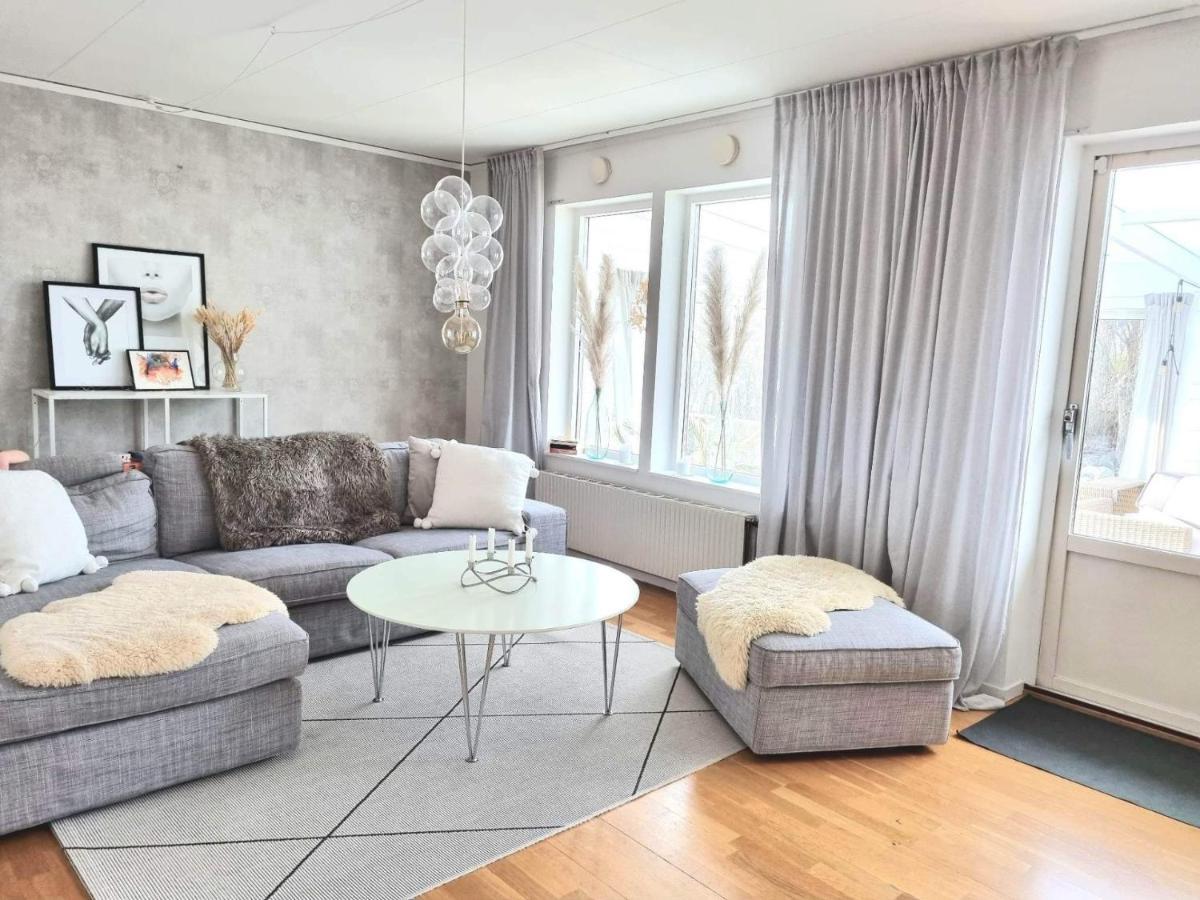 Hus I Lugnt Omrade, 15 Min Fran Oerebro Vila Vintrosa Exterior foto