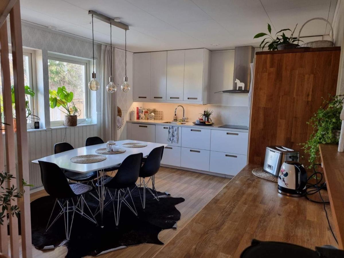 Hus I Lugnt Omrade, 15 Min Fran Oerebro Vila Vintrosa Exterior foto