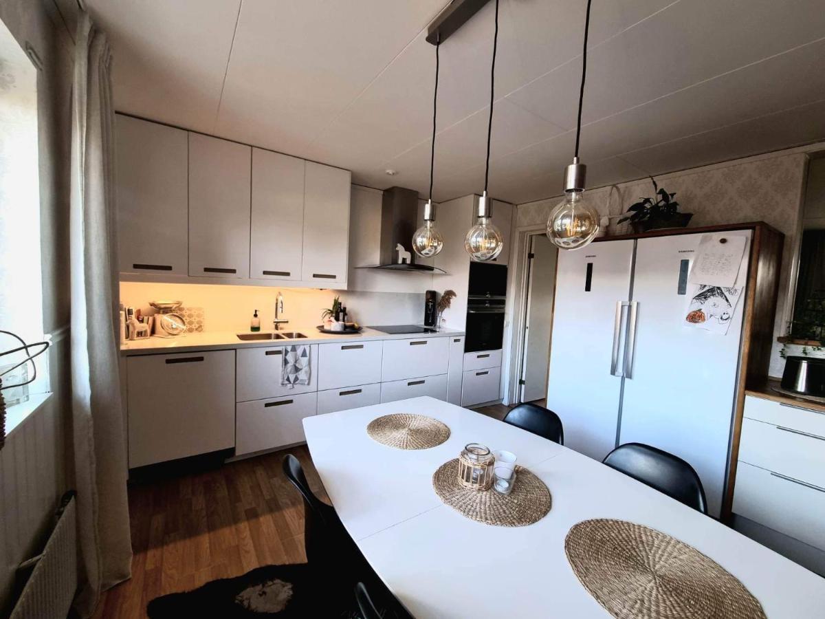 Hus I Lugnt Omrade, 15 Min Fran Oerebro Vila Vintrosa Exterior foto