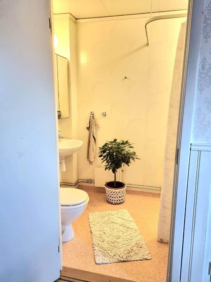 Hus I Lugnt Omrade, 15 Min Fran Oerebro Vila Vintrosa Exterior foto